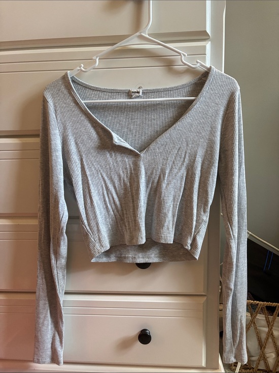 Garage Tops - Garage women’s Ribbed V-Neck Long Sleeve Crop Top - Light Gray